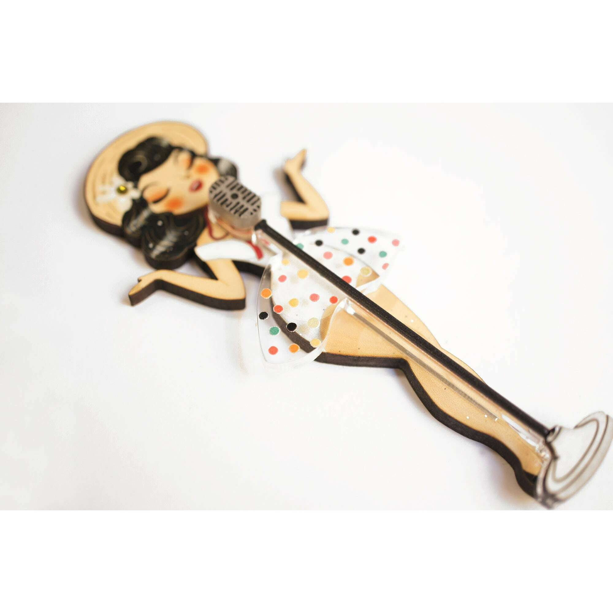 Pin Up Singer w/ Victrola Brooch by Laliblue